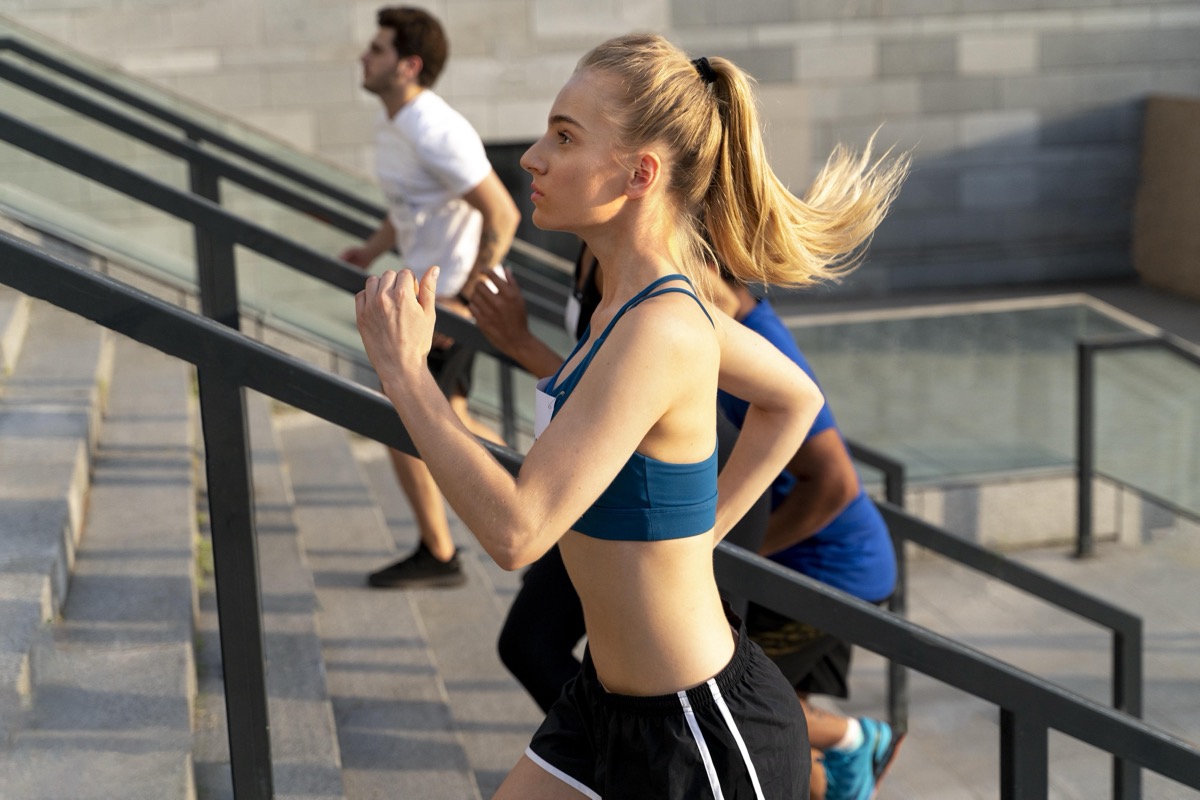 Ile kalorii spala bieganie? Przewodnik po spalaniu kalorii podczas biegu