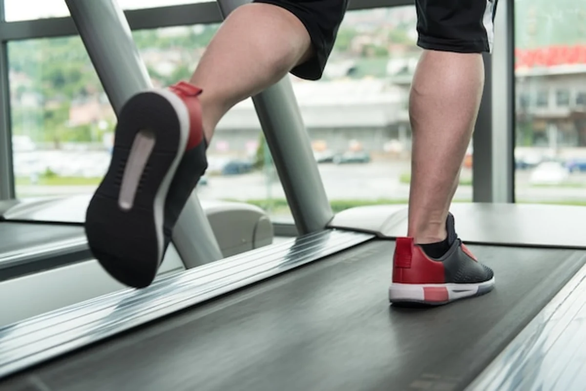 Ćwiczenia na bieżni z bliska